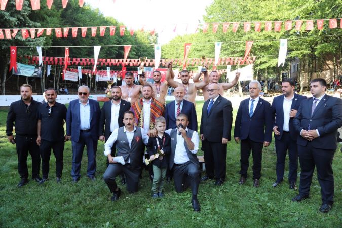 21. Selman dede yağlı güreşlerinin başpehlivanı Serdar Yıldırım oldu