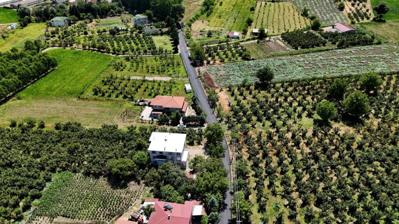 Arifiye’nin iki büyük mahallesini bağlayan yol Büyükşehirle sil baştan