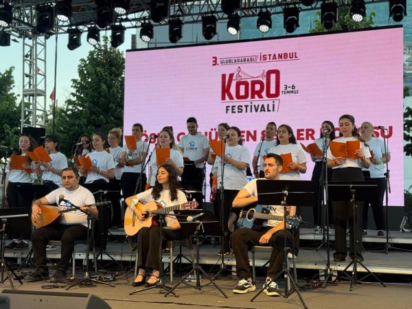 LÖSEV GÖNÜLLÜ KOROSU, İBB KOROLAR FESTİVALİ'NDE FARKINDALIK YARATTI