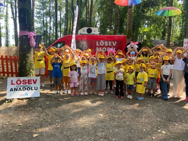 LÖSEV, SAKARYA’DAKİ AİLELERİ VE GÖNÜLLÜLERİ PİKNİKTE BİR ARAYA GETİRDİ