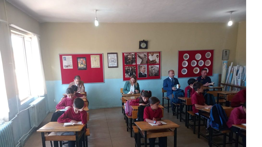 Kınık İlk ve Ortaokulunda Kitap Okuma ve Sohbet Etkinliği