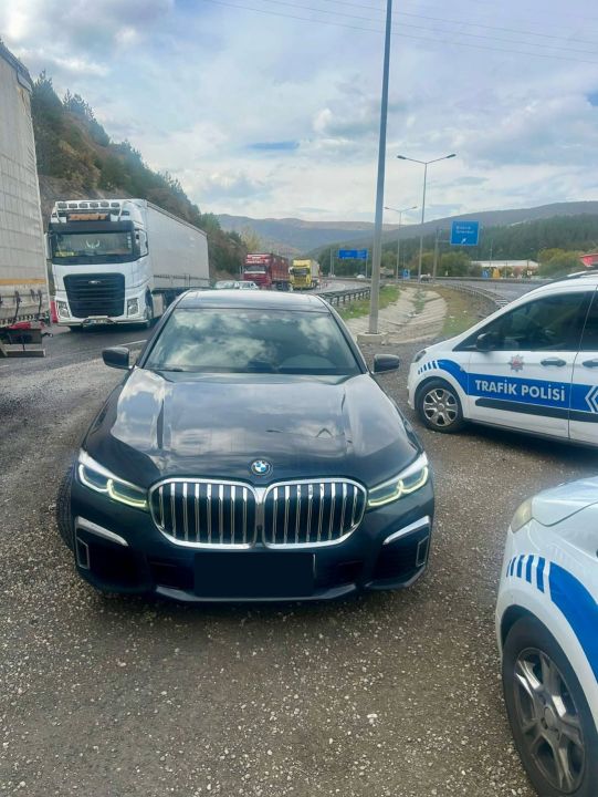 Bozüyük’te İkiz Plakalı Araç Operasyonu! Aranan Sürücü Yakalandı