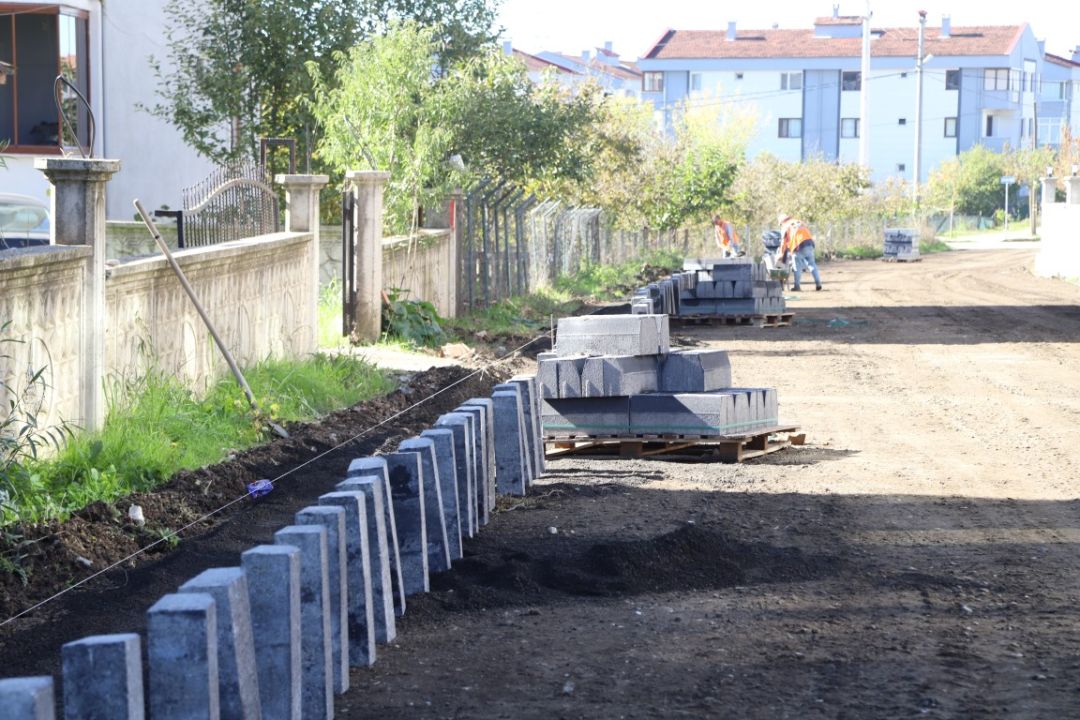 YENİMAHALLE’DE 4 SOKAKTA HUMMALI ÇALIŞMALAR SÜRÜYOR