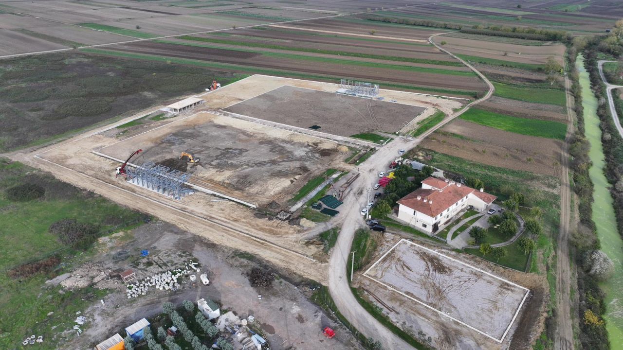 “Sakarya’nın her köşesinde gençlerimiz için spor tesisleri kazandırıyoruz”