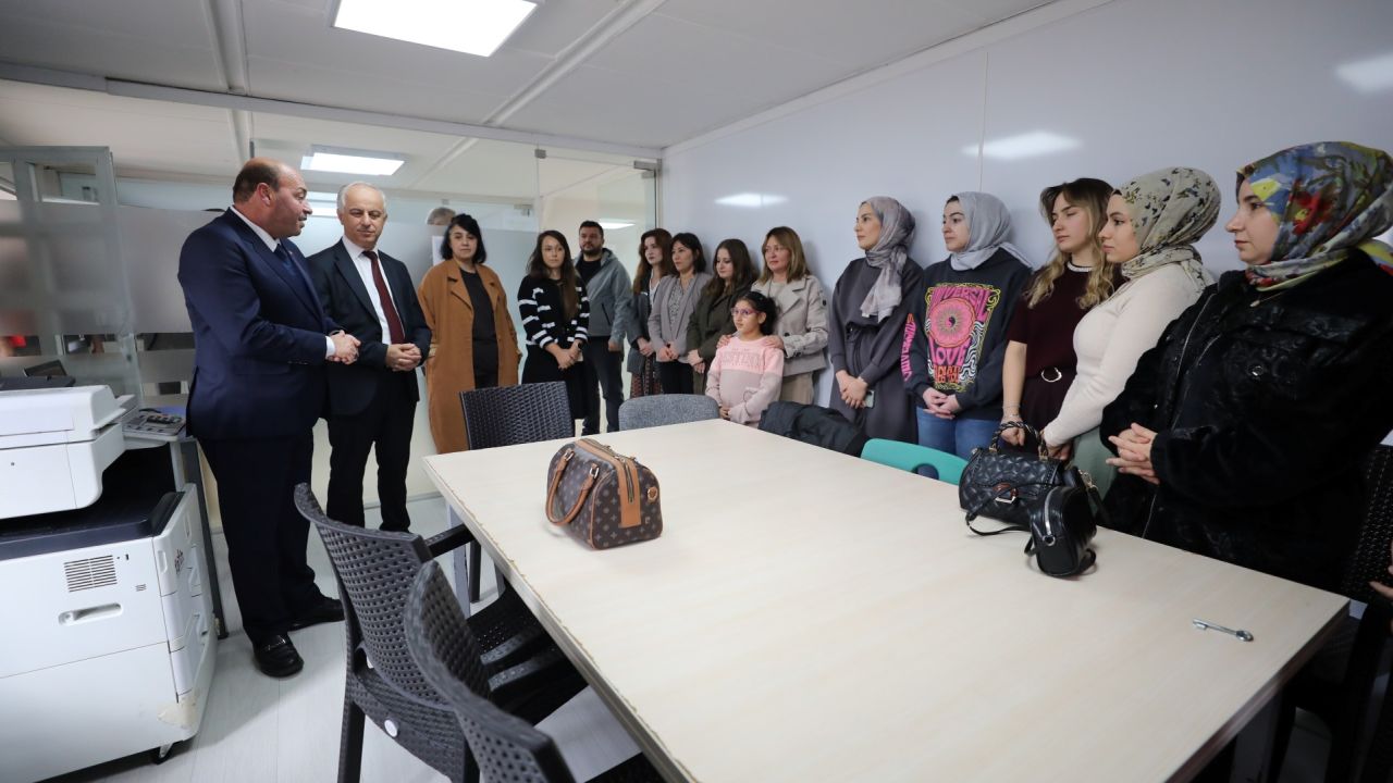 Ferizli’de Öğretmenler Günü Coşkuyla Kutlandı
