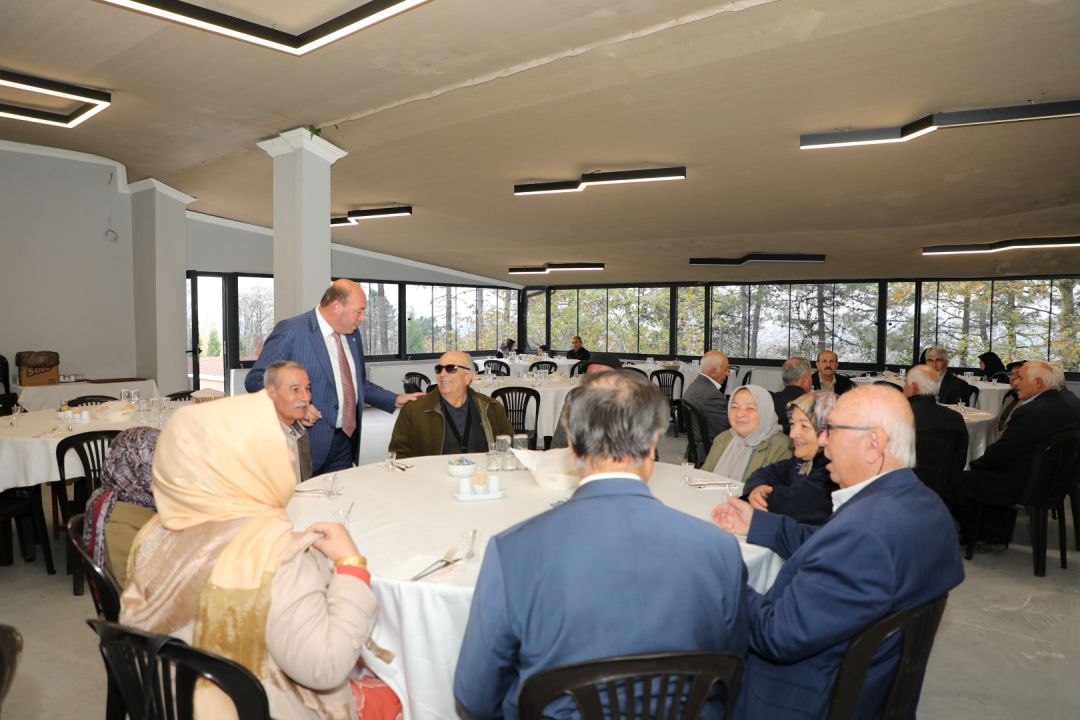 Başkan Mehmet Ata, Emekli Öğretmenlerle Kahvaltı Programında Buluştu