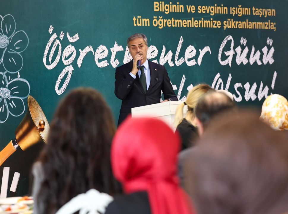 “Öğretmenlik hiçbir ölçüyle tarif edilmeyecek kadar yüce bir meslektir”