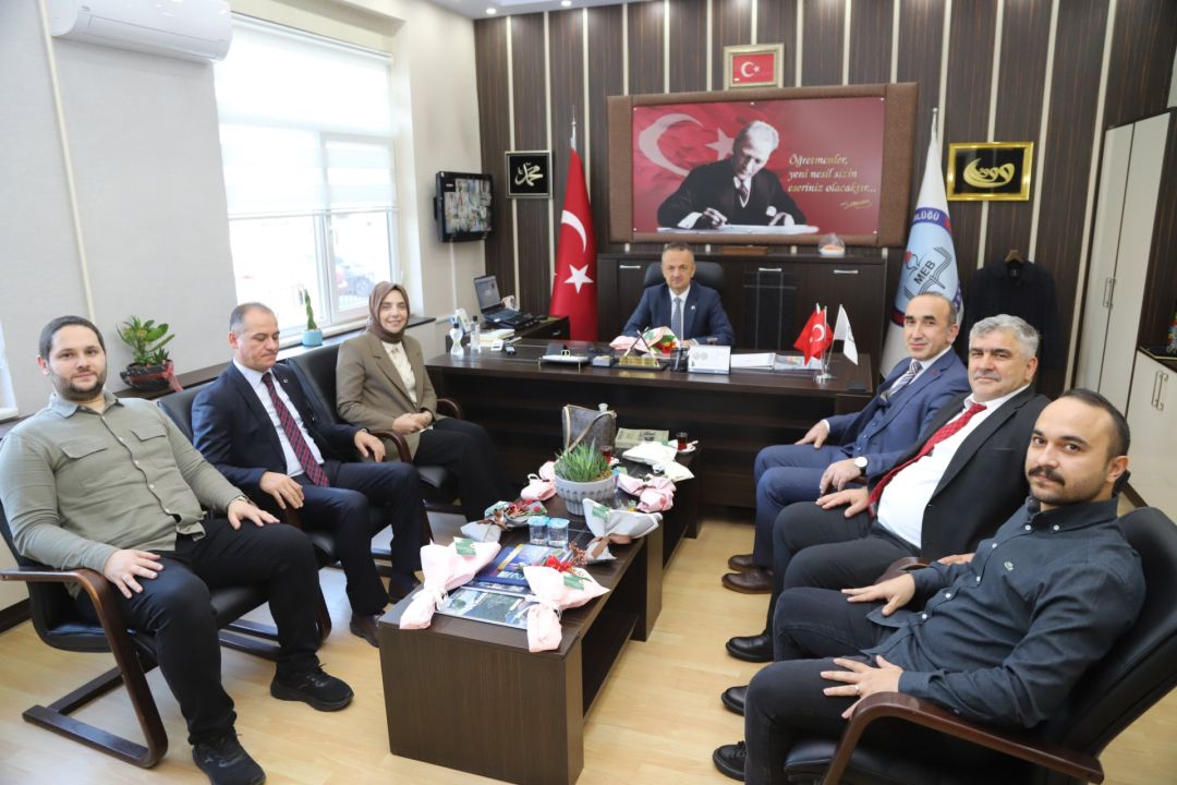 HENDEK BELEDİYESİ EKİPLERİNDEN ÖĞRETMENLER GÜNÜNDE ANLAMLI ZİYARET