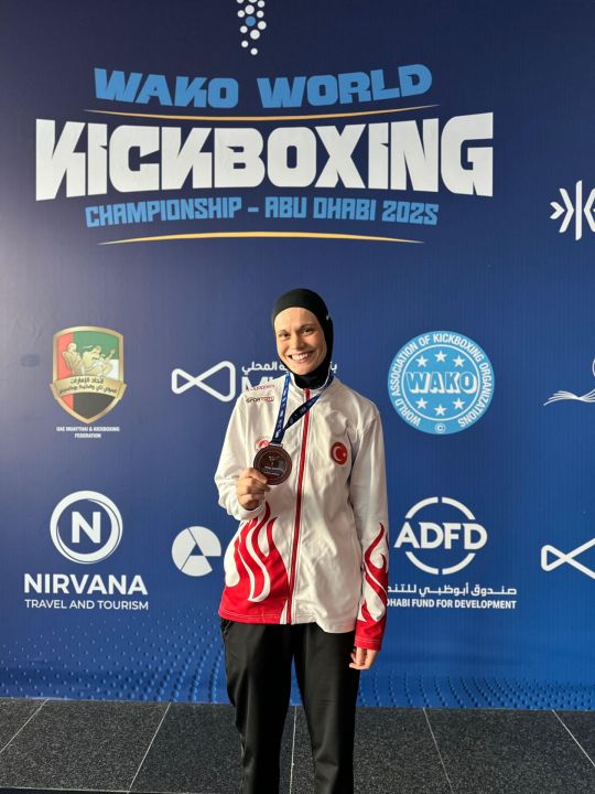 Büyükşehir’in kick boks sporcusu Ayşe Kaplan Dünya 3’üncüsü oldu
