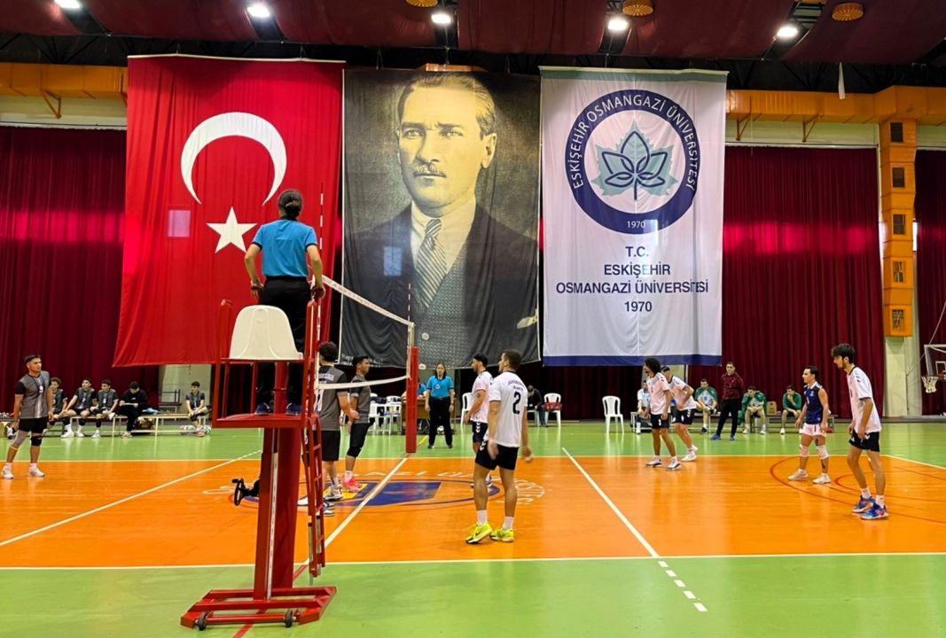 SUBÜ’den voleybolda çifte birincilik