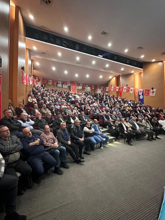 MHP SAKARYA İL TEŞKİLATI’NDAN ‘GÖVDE GÖSTERİSİ’ GİBİ TOPLANTI