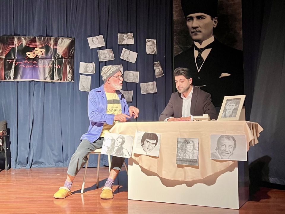 “SEVGİLİ YÖNETMENİM” ADLI TİYATRO GÖSTERİSİNE BÜYÜK İLGİ