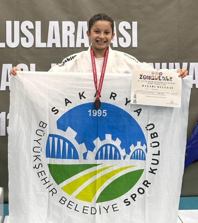 Büyükşehir sporcuları iki önemli organizasyondan madalya ile döndü