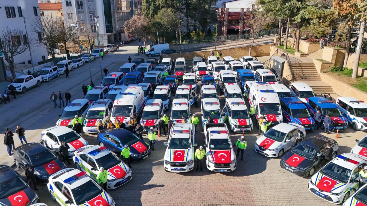 BİLECİK’TE GÜVENLİK VE SAĞLIĞA GÜÇLÜ TAKVİYE: 67 ARAÇ VE 2 AMBULANS HİZMETE GİRDİ
