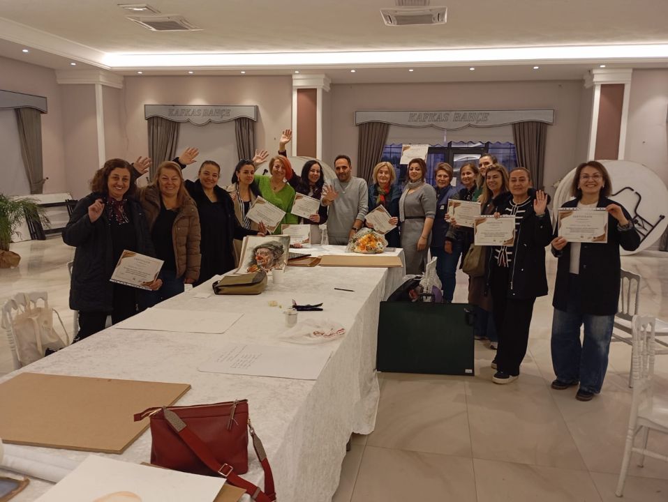 Sakarya Kafkas Kültür Derneği’nde suluboya sanatına ustalık dokunuşu