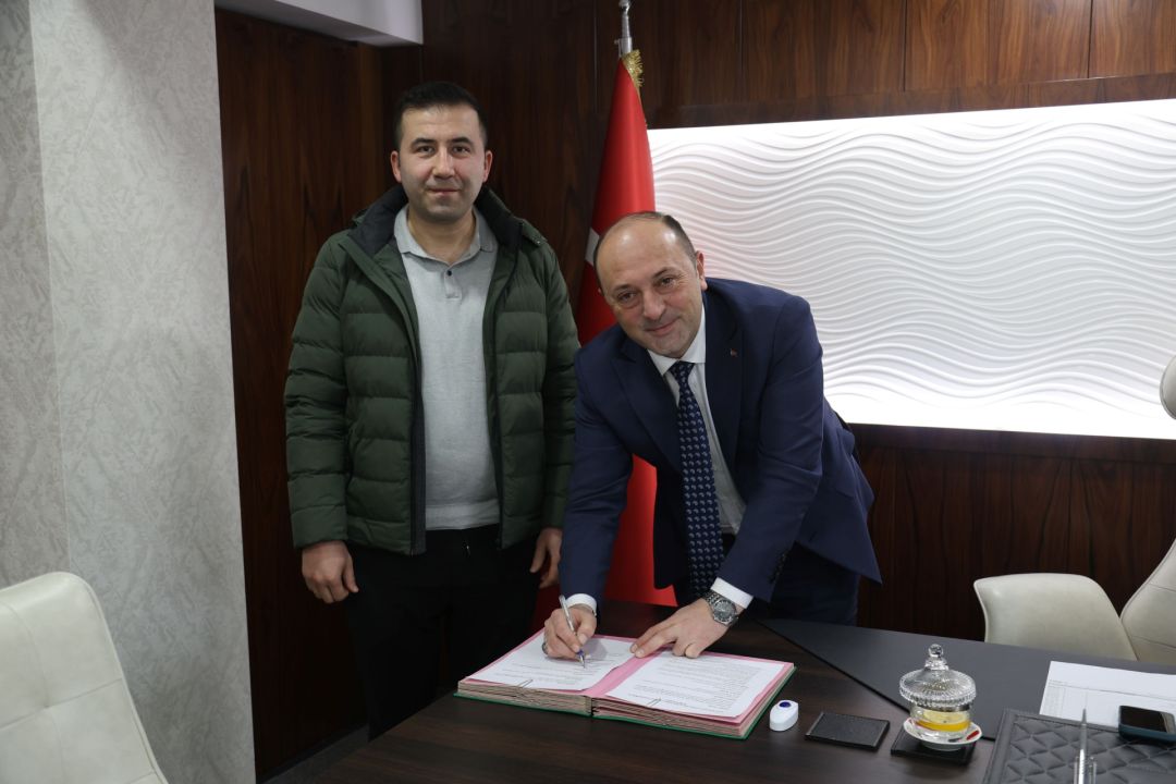 GEYVE BELEDİYESİ İLE EAST TO WEST YABANCI DİL KURSU ARASINDA PROTOKOL İMZALANDI