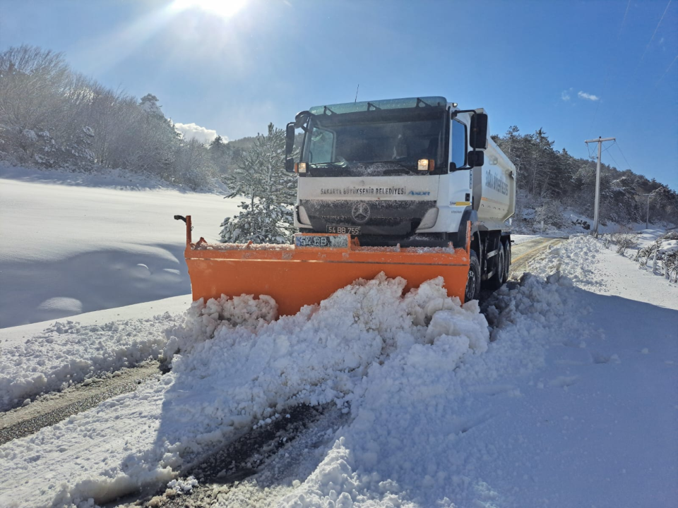 Büyükşehir’den 17.00 kar raporu: 31 grup yolu ulaşıma açıldı