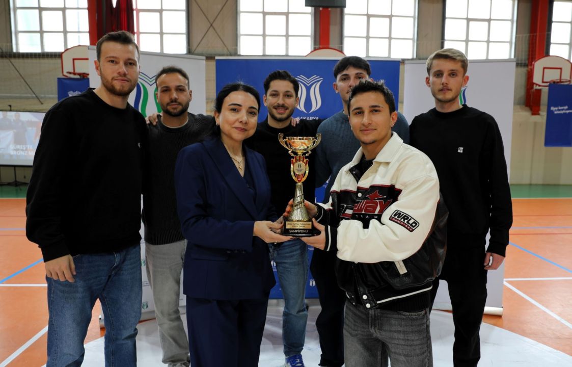 SUBÜ’de ayak tenisi ve futsal turnuvaları tamamlandı