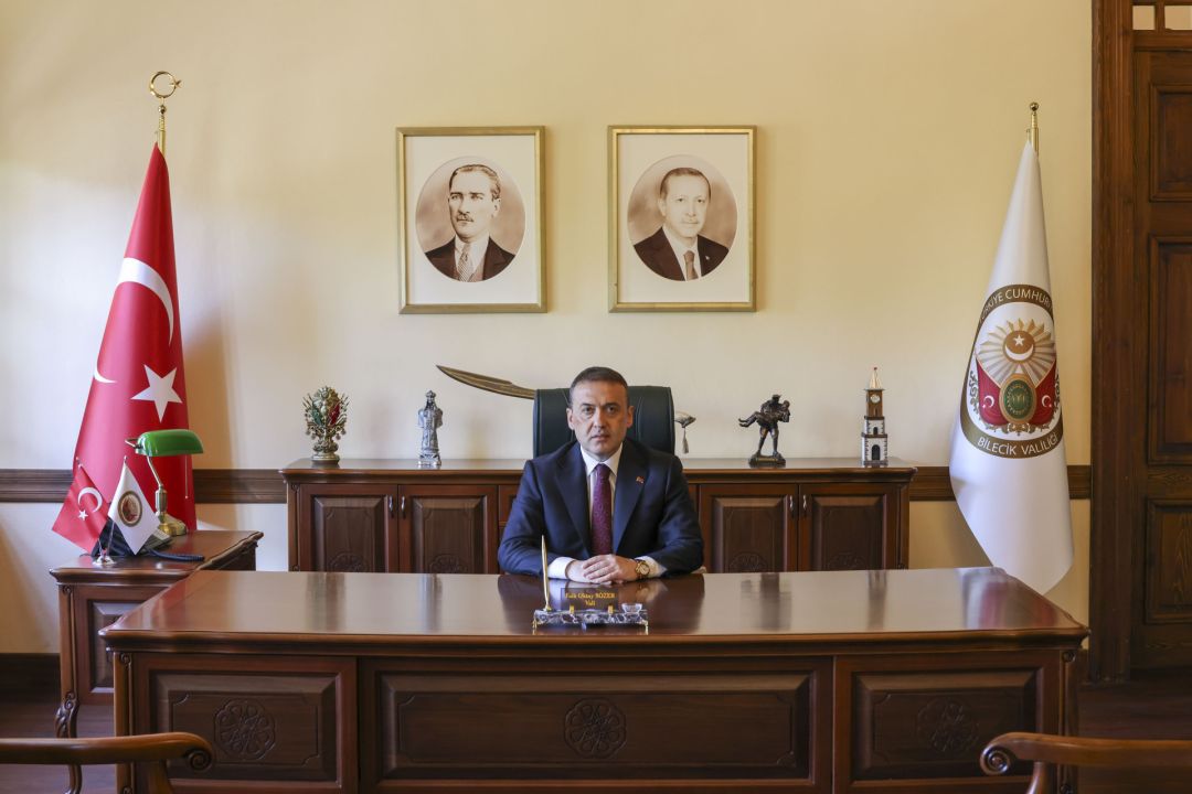 Bilecik Valisi Faik Oktay Sözer’den 10 Ocak İdareciler Günü Mesajı: “İdareciler Devletin Sahadaki Teminatıdır”