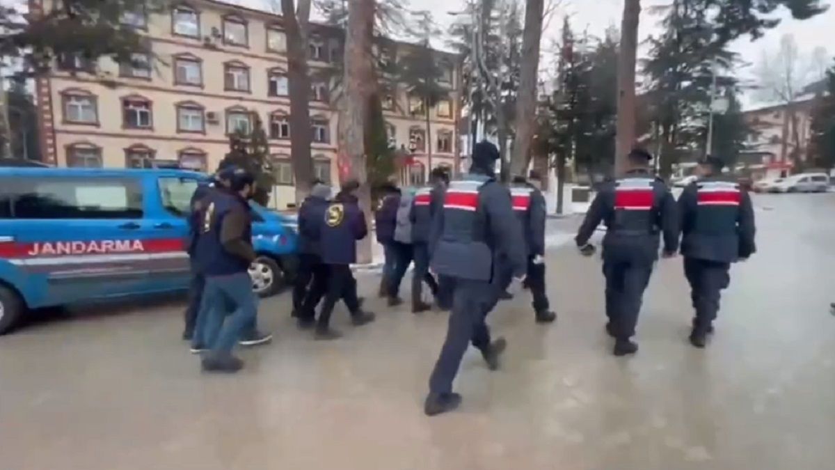 JASAT’TAN DOLANDIRICILARA GEÇİT YOK: 5 ŞÜPHELİ TUTUKLANDI