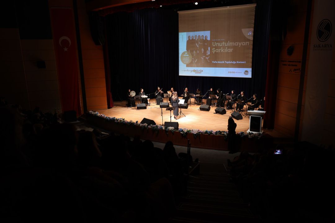 Büyükşehir’den kadınlara özel gece “Unutulmayan Şarkılar” yoğun ilgi gördü