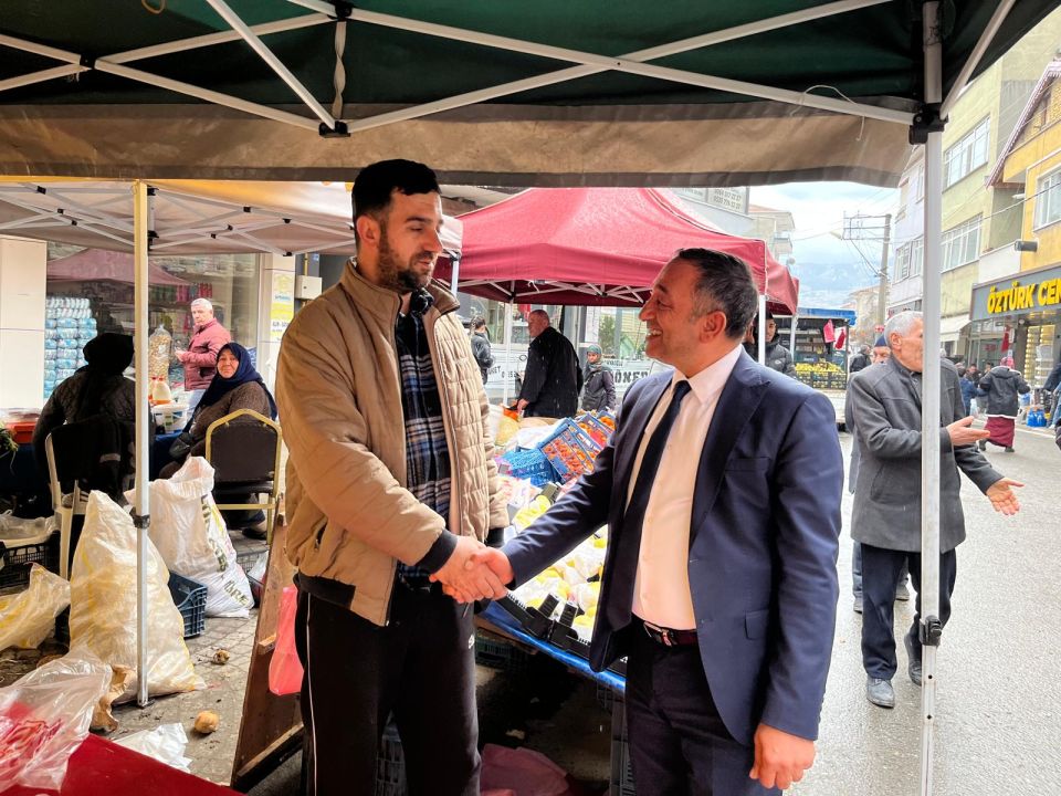 Mehmet Demir’den Geyve Kapalı Pazaryeri’ne ziyaret