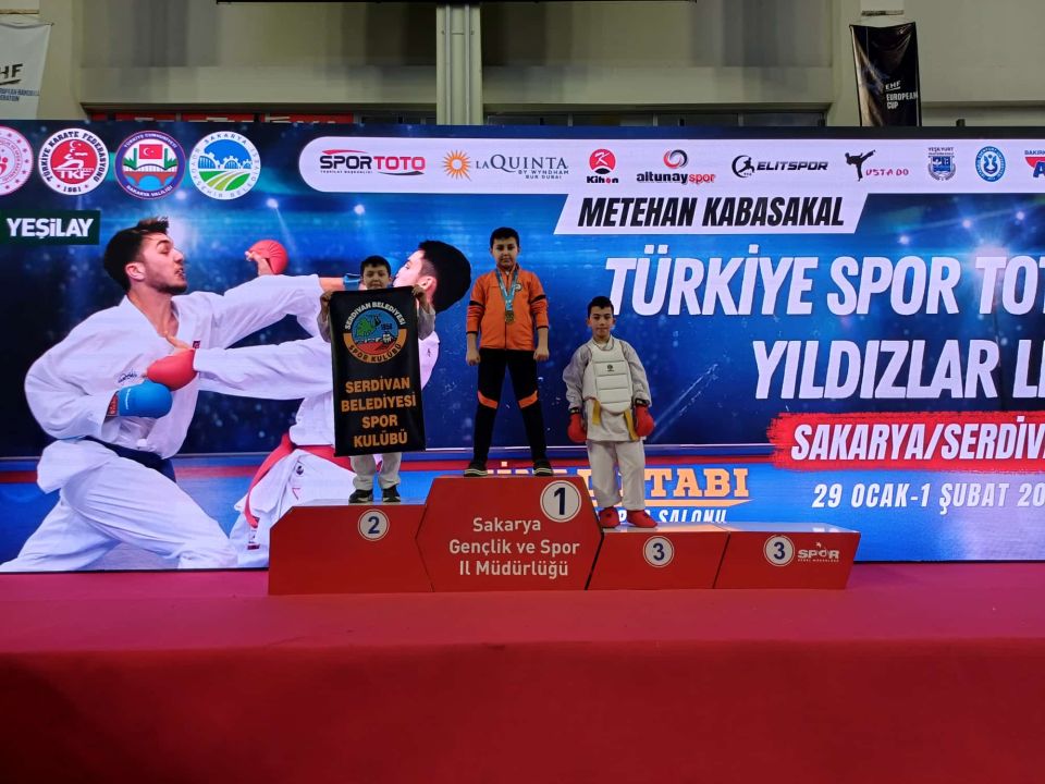 Serdivan Belediyesi Karate Takımı'ndan Tarihi Başarı