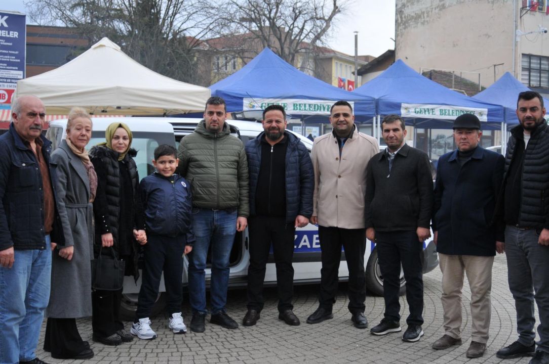 Geyve belediyesi’nden dmd hastası Ahmet Ayaz Taraklı için anlamlı kermes