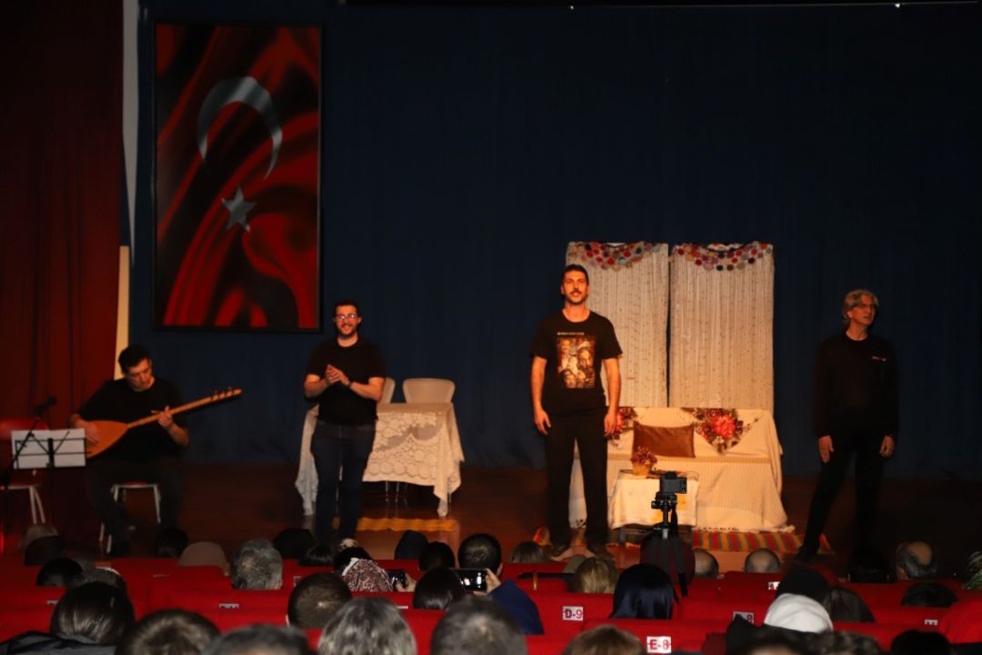 “HAYROLA KARYOLA” ADLI TİYATRO OYUNUNA BÜYÜK İLGİ