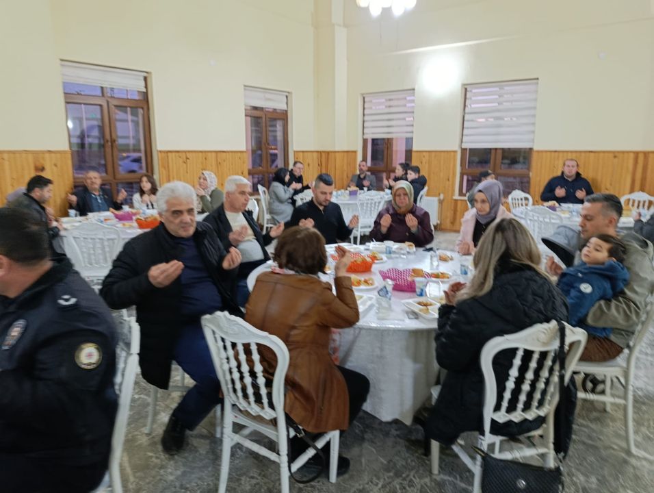 PAZARYERİ’NDE RAMAZAN’IN İLK İFTARI ŞEHİT YAKINLARI VE GAZİLERLE AÇILDI