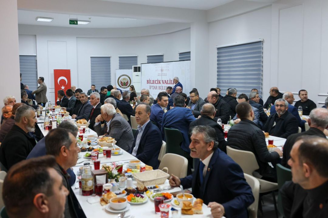 Faik Oktay Sözer Muhtarlarla İftarda Buluştu: “Devlet ile Millet Arasında En Güçlü Köprü Sizlersiniz”