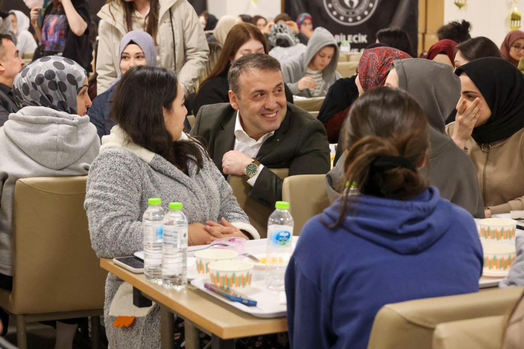 Vali Sözer’den Ramazan Sofrasında Gençlerle Gönül Köprüsü