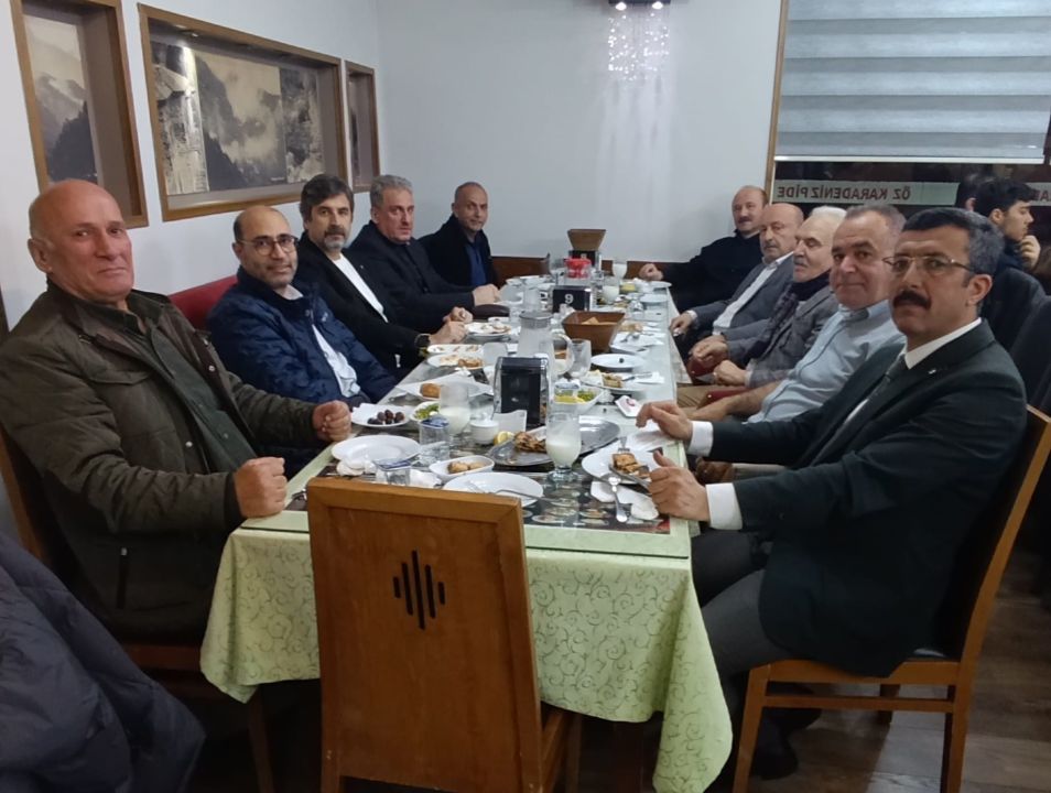 Protokol iftar da buluştu