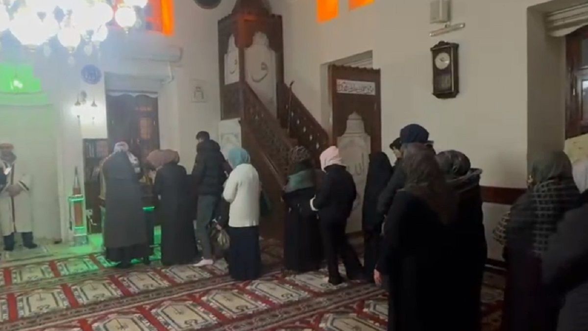 Pazaryeri’nde Kadir Gecesi’nde Sakal-ı Şerif’e Yoğun İlgi