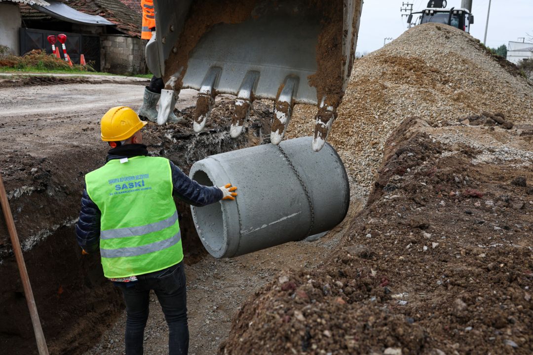 Karakamış Mahallesi’ne 3 bin 500 metrelik yağmursuyu hattı kısa sürede kazandırıldı