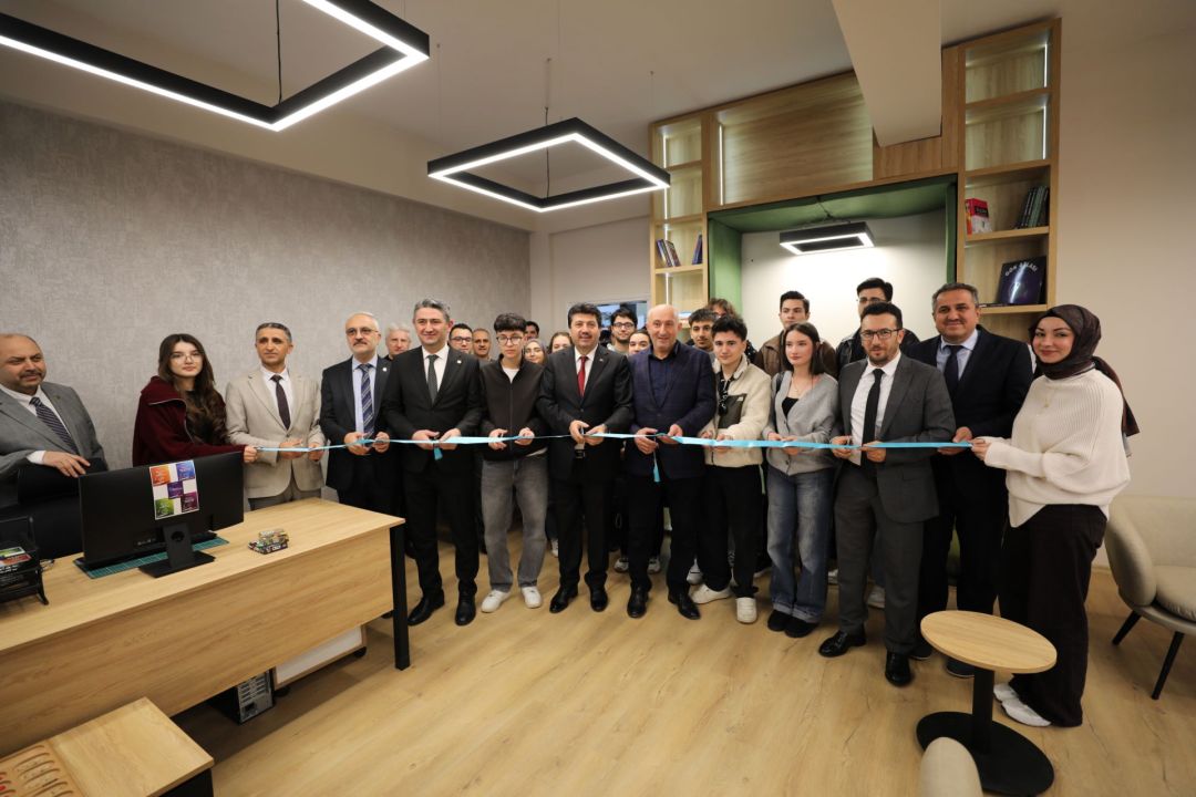 Bilişim Teknolojileri MYO’da ‘Genç Ofis’ açıldı
