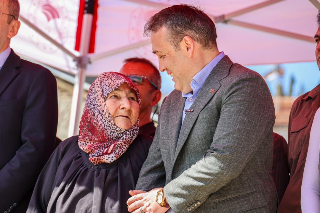 Kurtköy’de Ayçiçeği Bereketi: 30 Bin Dekarlık Hedef İçin İlk Adım Atıldı