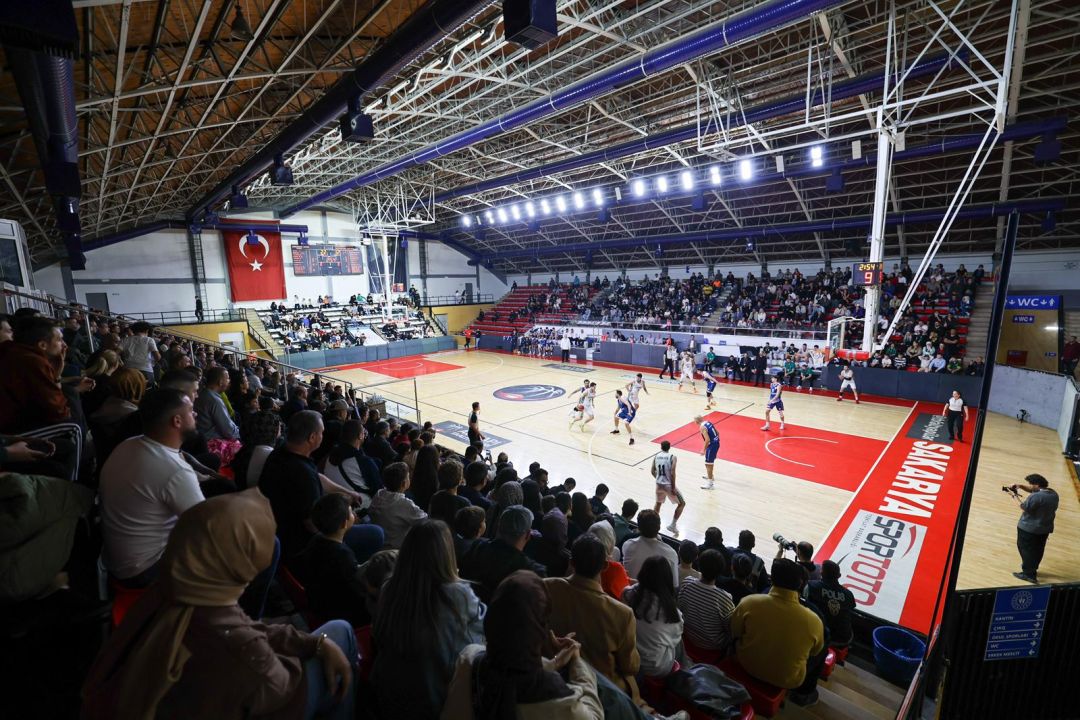 Basketbolda yarı final heyecanı başlıyor: Tüm gözler Atatürk Spor Salonu’nda