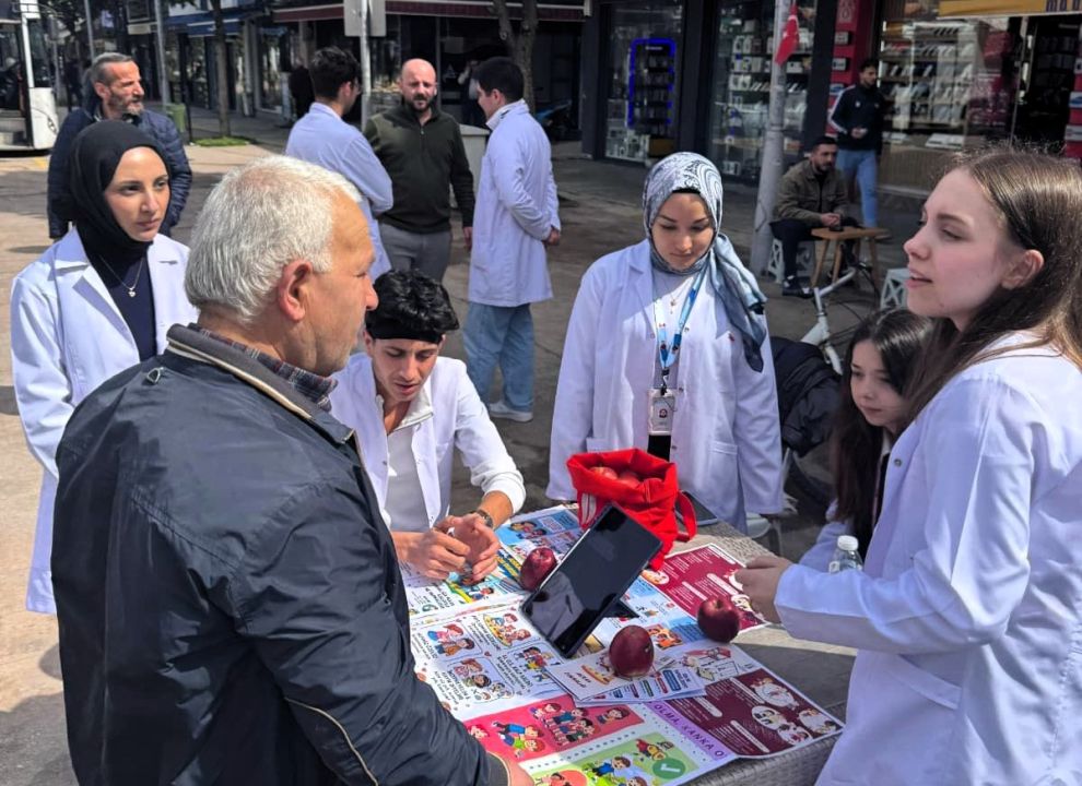 Akyazı’da Sağlık Sokağı kurdular