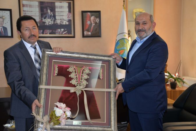 Vali Balkanlıoğlu Hendek’teydi