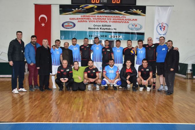 Hendek esnafları  voleybol turnuvası 3.oldu