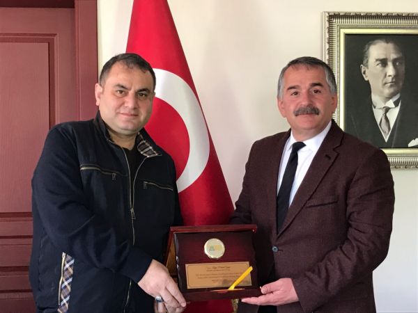 Başkan Karakullukçu’dan İşadamı Yağcı’ya anlamlı plaket