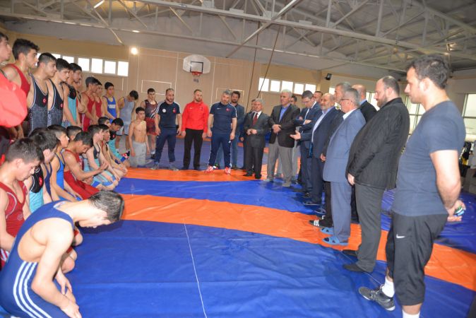 Yıldız Güreş Milli Takımı Hendek’te