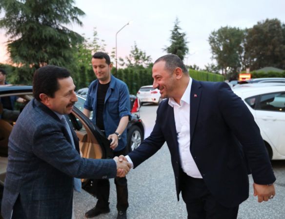 Vali Balkanlıoğlu Sakarya Müteahhitler Birliği Üyeleri İle İftar Sofrasında Buluştu