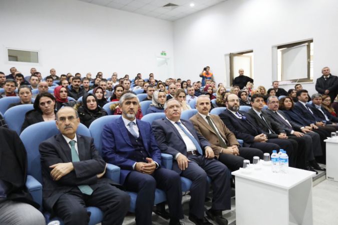 VALİ NAYİR AFAD GÖNÜLLÜLERİNE SERTİFİKALARINI VERDİ