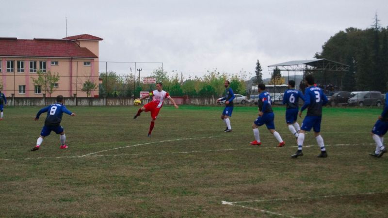Kazimiyespor, Birol Cesur ile sözleşme yeniledi.