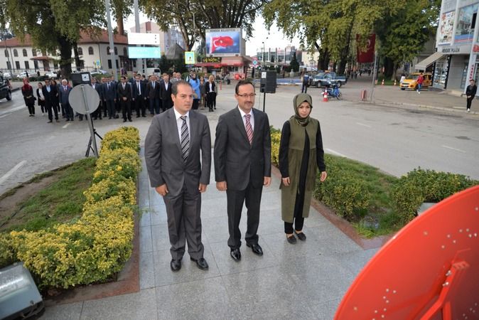 Hendek’te 2018- 2019 öğretim yılı çelenk koyma programı yapıldı