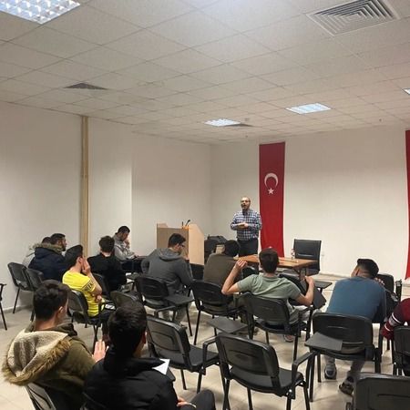 ŞAHİN KYK YURTLARINDA KONFERANSLAR DÜZENLEDİ