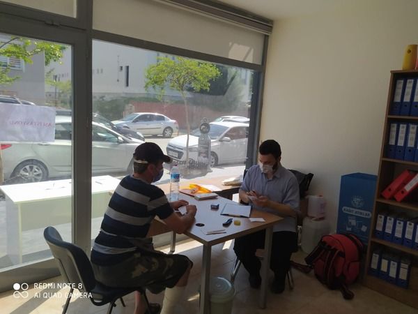 HENDEKTE PAZAR YERİNDE KORONAVİRÜS AŞI İSTASYONU KURULDU