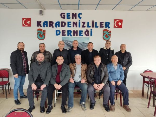 Hendek genç Karadenizliler derneği yerel basınla kahvaltıda buluştu